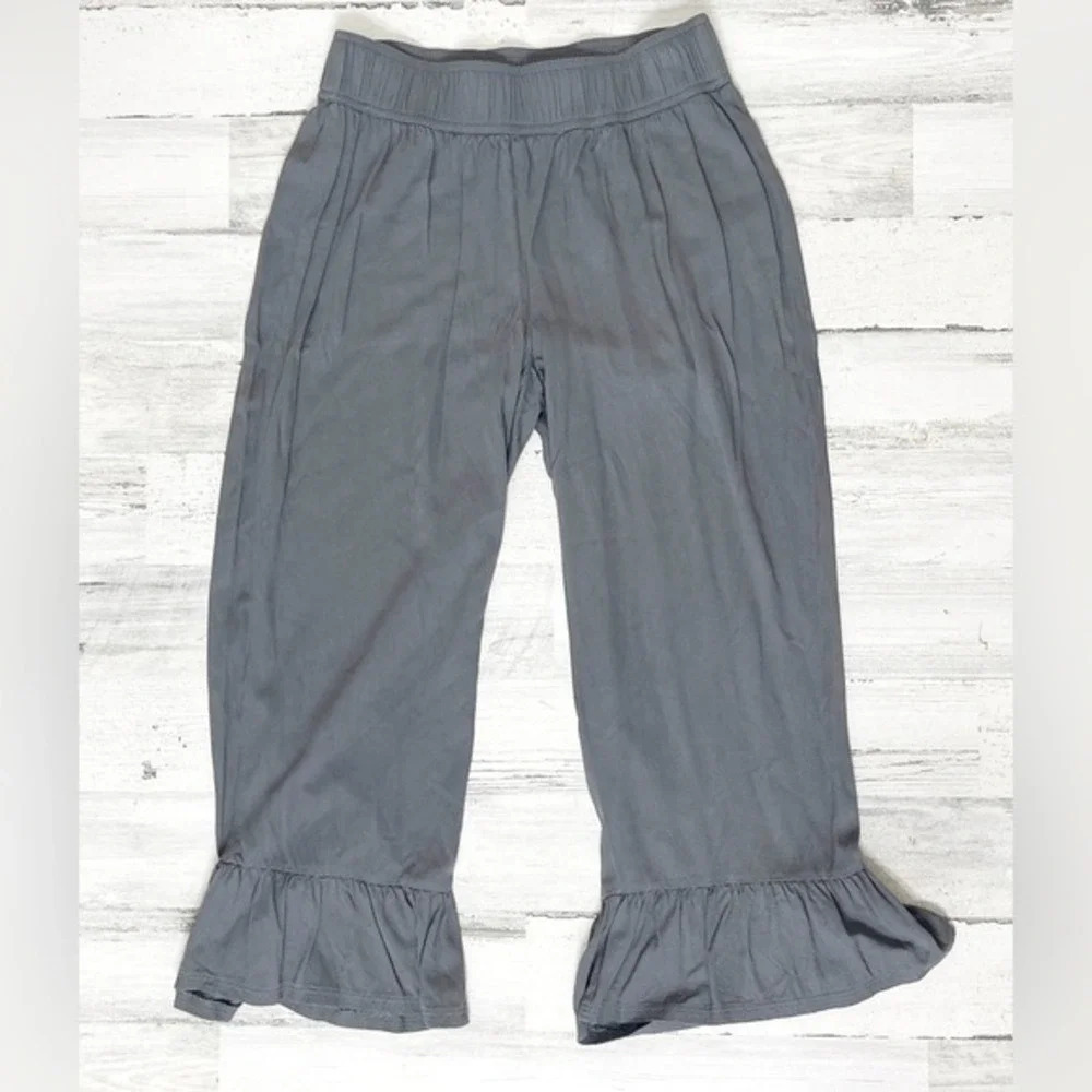 Attyre Gray Ruffle Hem Crop Pants Size 8 Boho